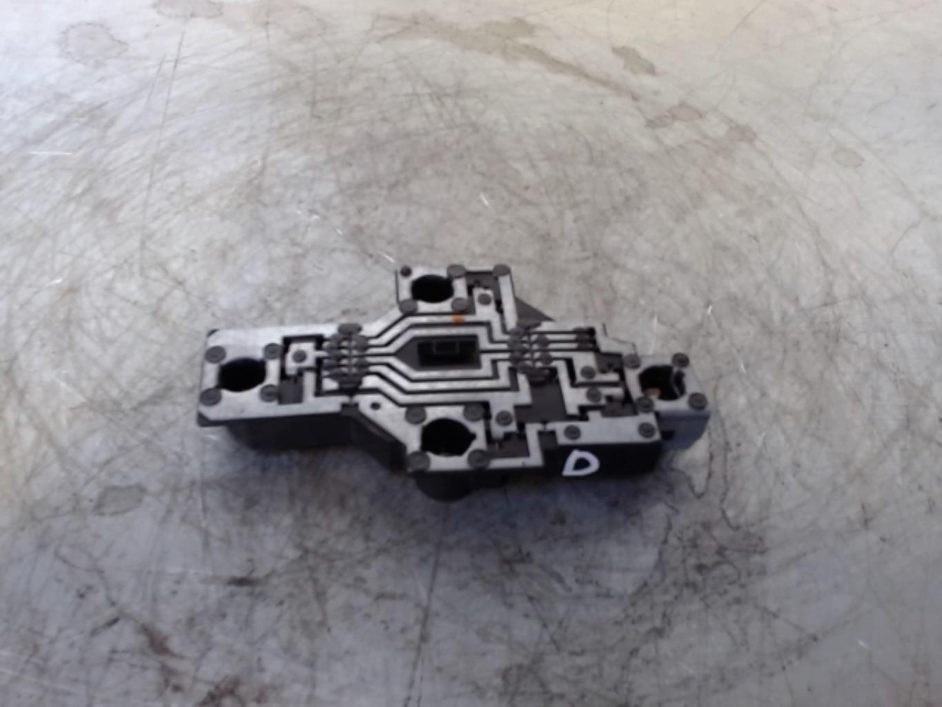 Base portalampade fanale posteriore destro RENAULT SCENIC 1 PHASE 2 Diésel - 1