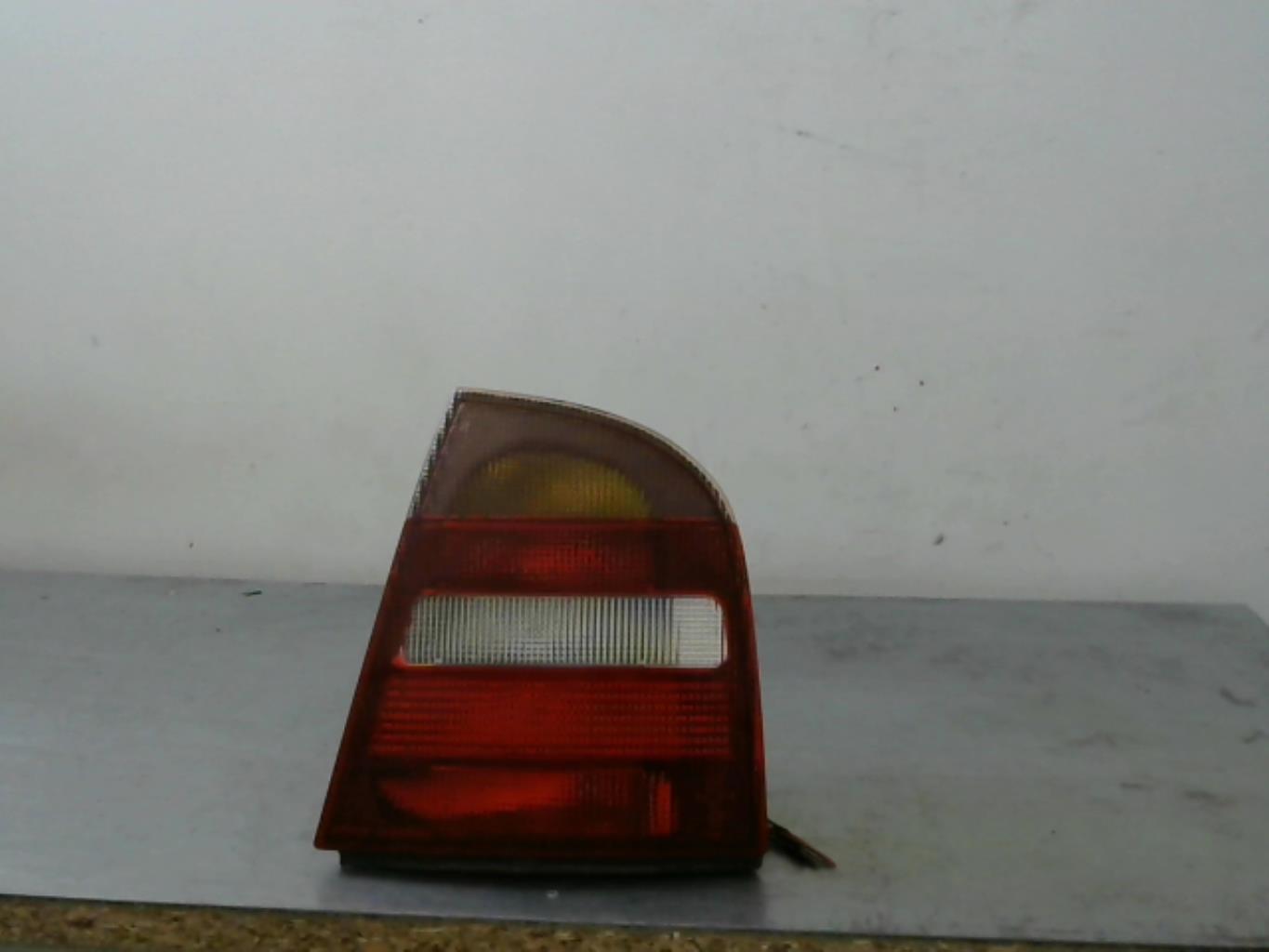 Fanale posteriore principale destro (luci) SKODA OCTAVIA 1 PHASE 1 BREAK Diésel - 1