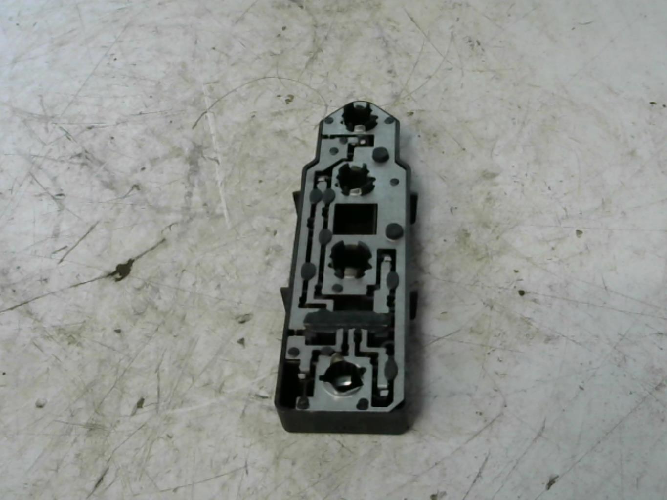 Base portalampade fanale posteriore destro MERCEDES CLASSE C 202 PHASE 2 BREAK Diésel - 1
