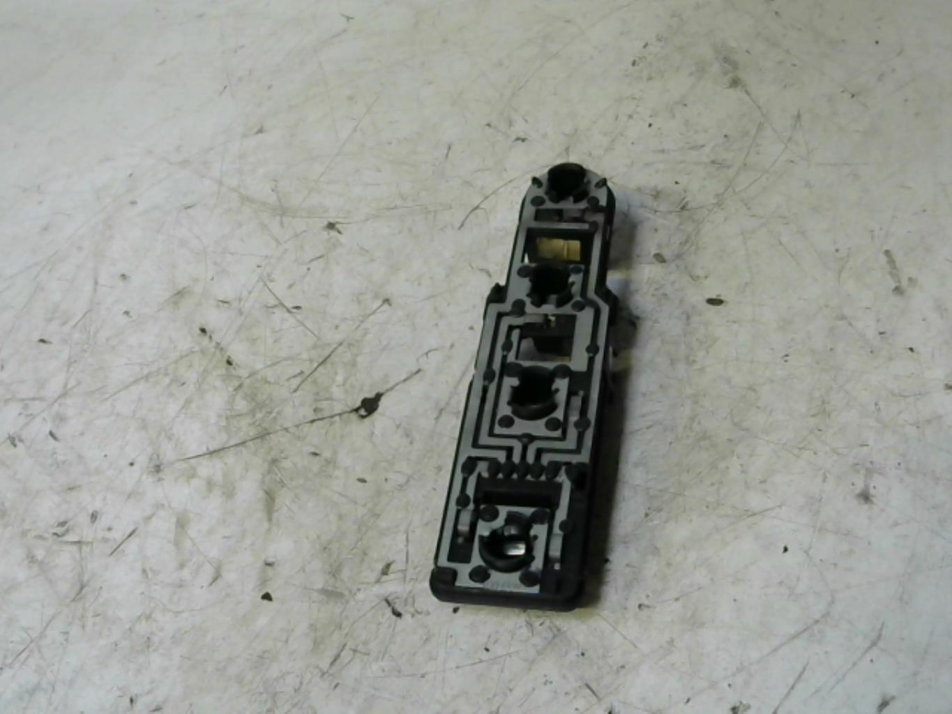 Base portalampade fanale posteriore sinistro MERCEDES CLASSE A 168 PHASE 1 Diésel - 1