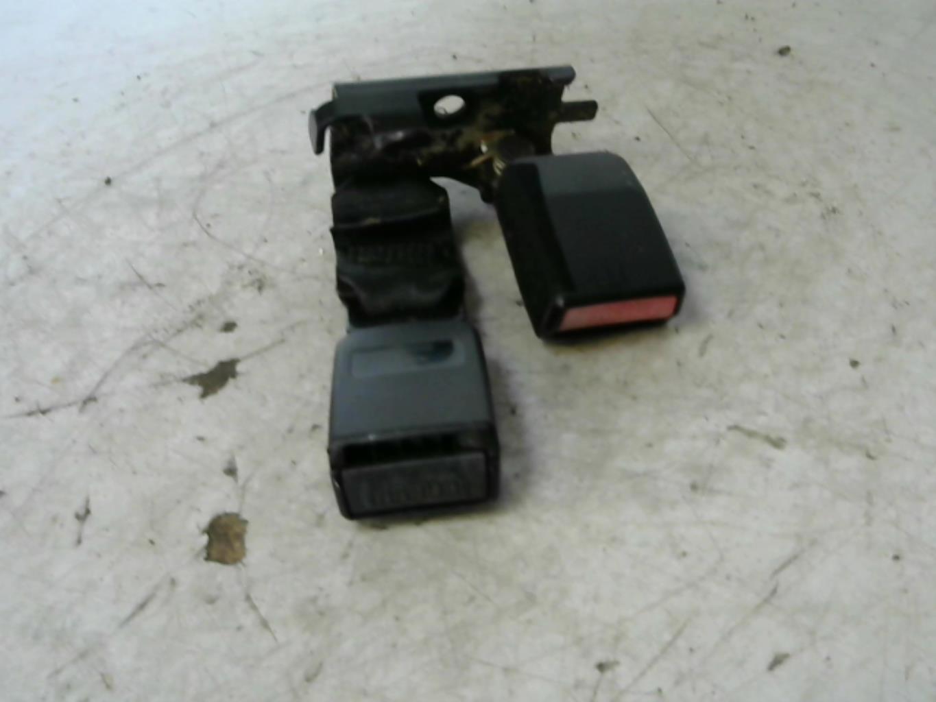 Aggancio cintura sicurezza posteriore sinistro RENAULT LAGUNA 2 PHASE 2 BREAK Diésel - 1