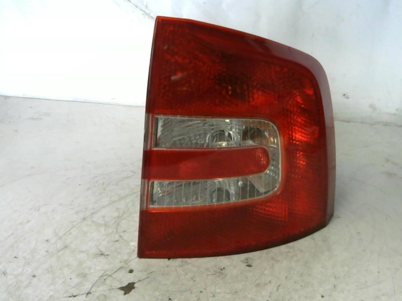 Fanale posteriore principale sinistro (luci) SKODA OCTAVIA 2 PHASE 1 BREAK Diésel - 1