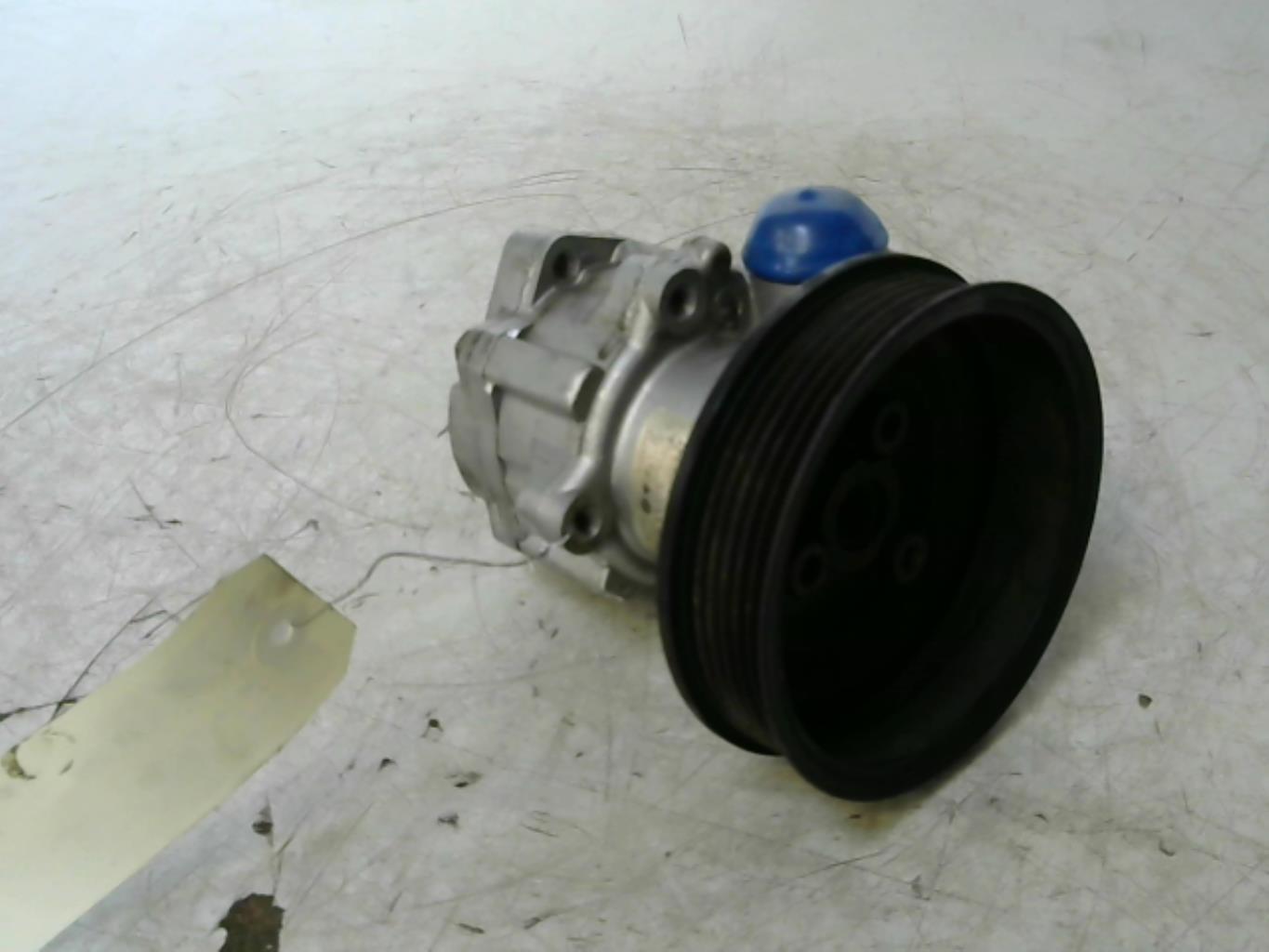 Pompe de direction VOLKSWAGEN POLO 3 PHASE 2 Essence - 1