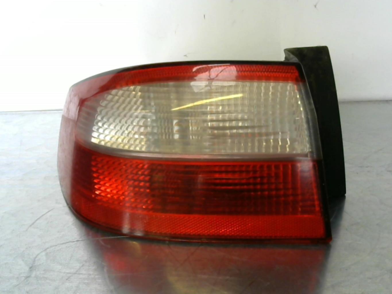 Fanale posteriore principale sinistro (luci) RENAULT LAGUNA 2 PHASE 1 Gasolina - 1