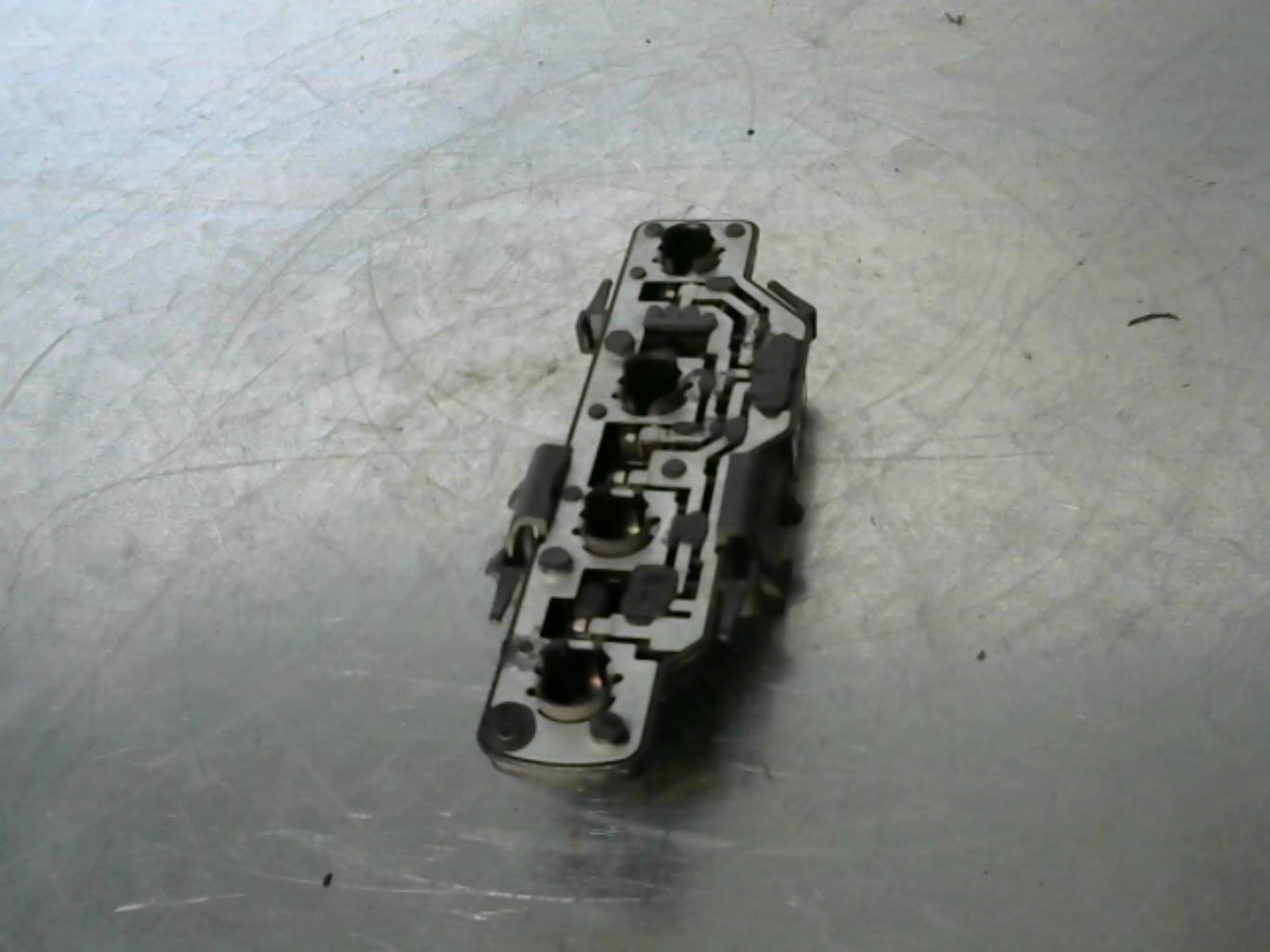 Base portalampade fanale posteriore destro VOLKSWAGEN POLO 3 PHASE 2 Gasolina - 1