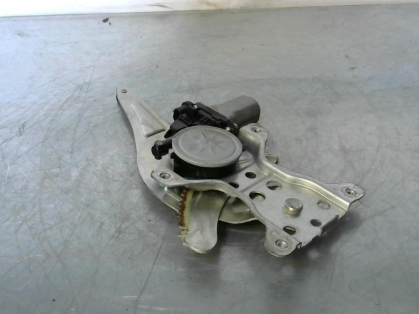 Alzacristalli elettrico posteriore sinistro SUZUKI SWIFT 3 Gasolina - 1