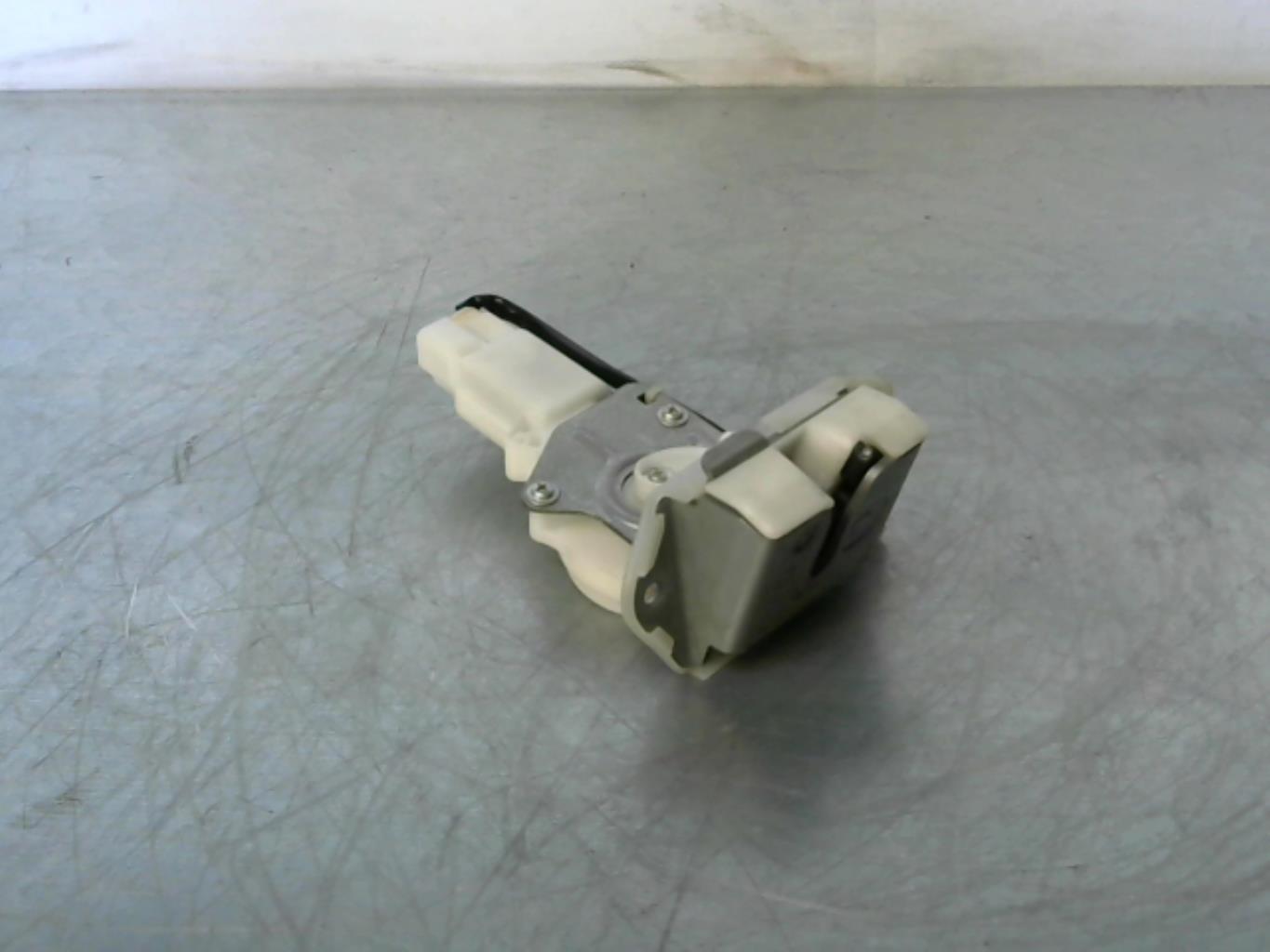 Serrure de coffre SUZUKI SWIFT 3 Essence - 1
