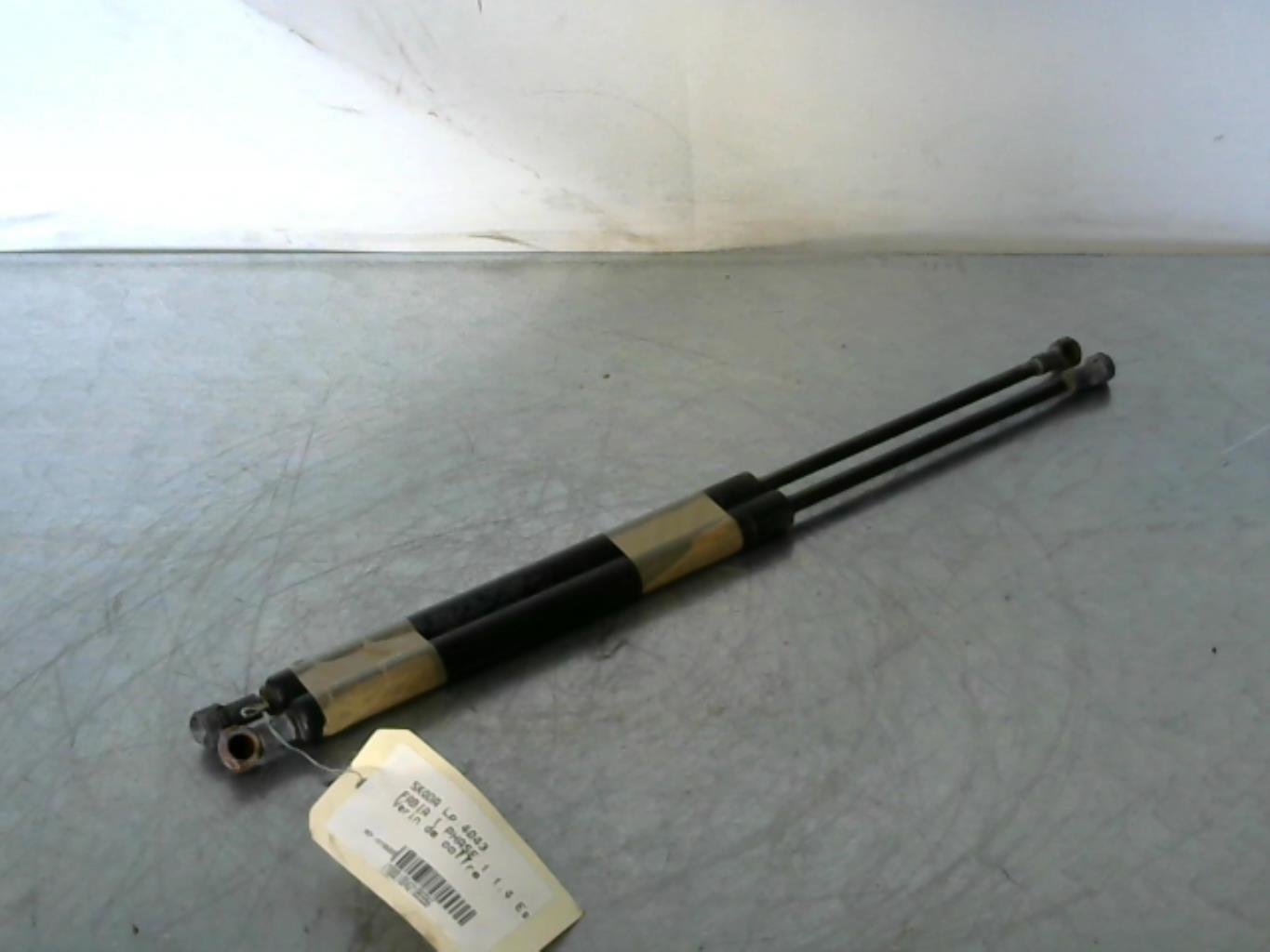 Verin de coffre SKODA FABIA 1 PHASE 1 Essence - 1