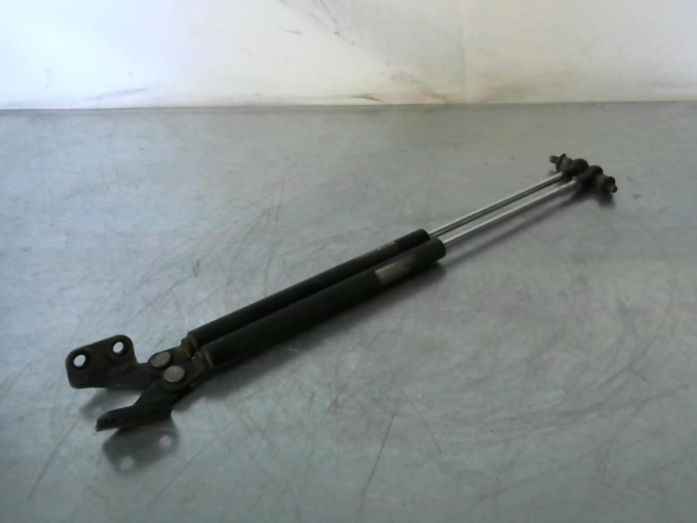 Verin de coffre SUZUKI SWIFT 3 Essence - 1