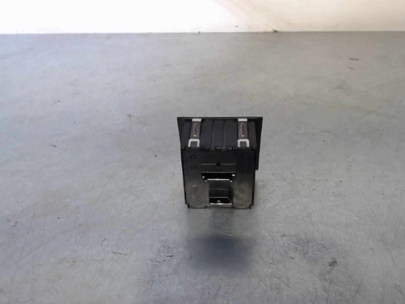Bouton de warning BMW SERIE 3 E90 PHASE 1  - 1