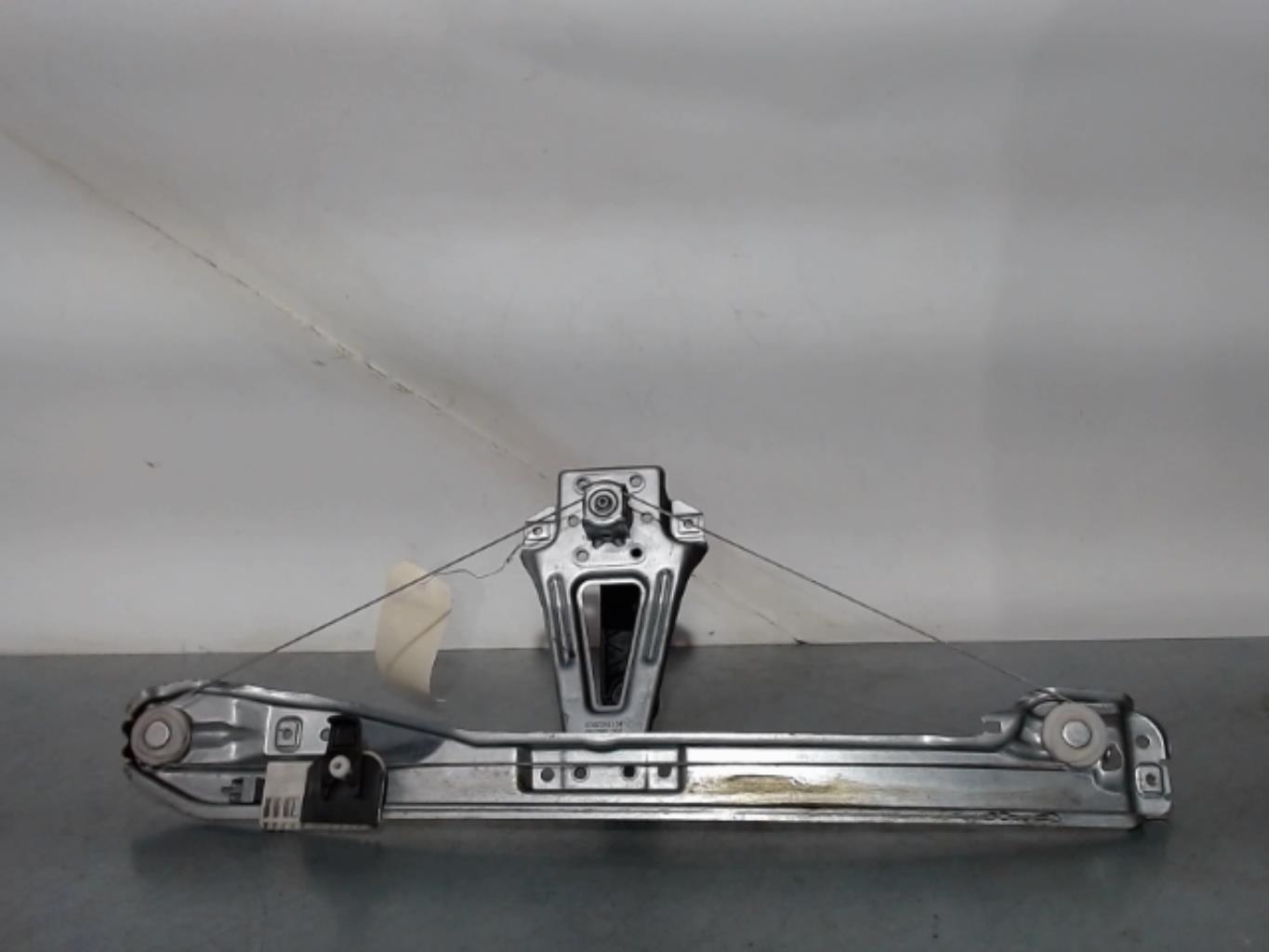 Alzacristalli manuale posteriore sinistro RENAULT CLIO 3 PHASE 2 Diésel - 1