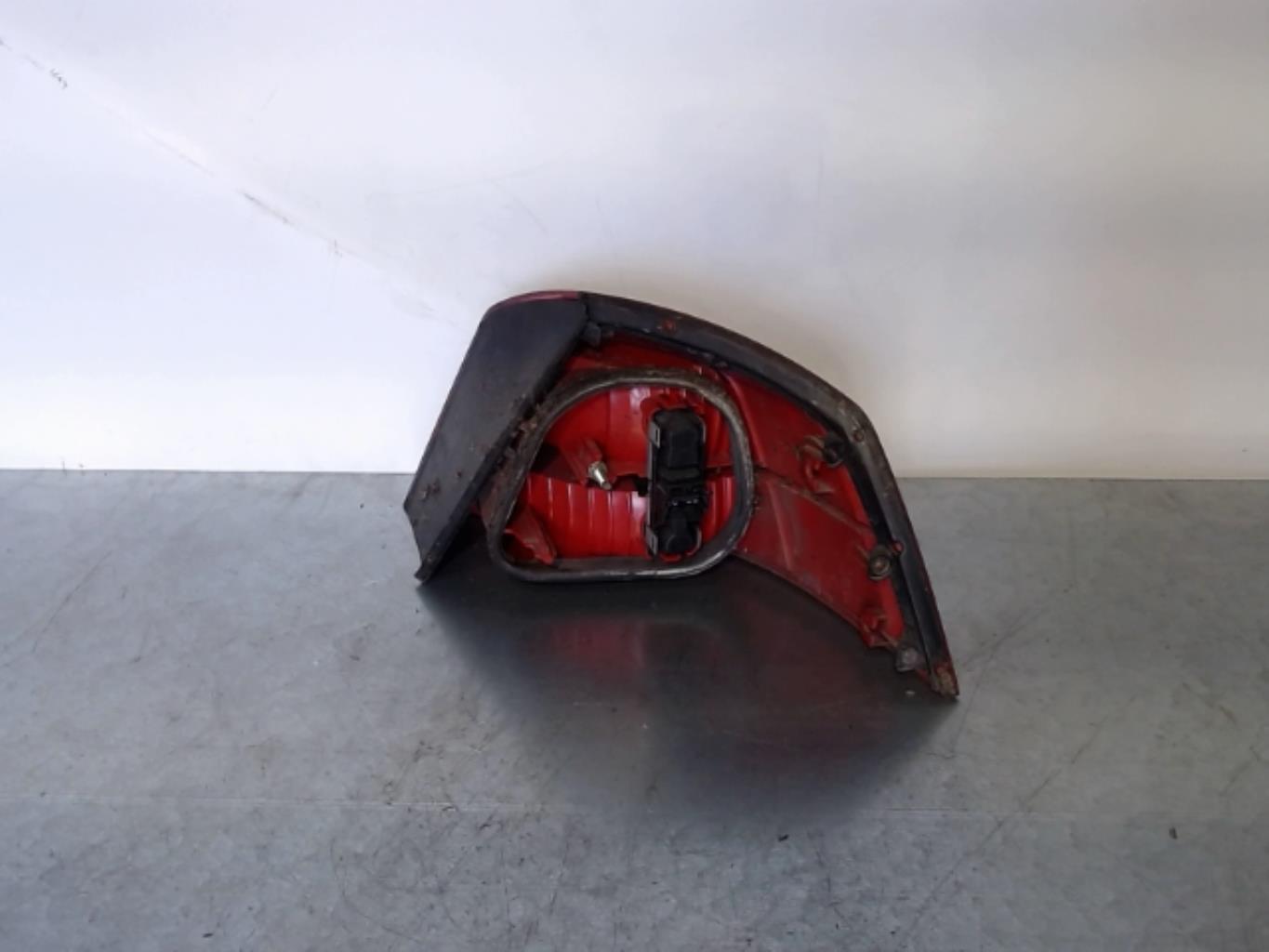 Fanale posteriore principale sinistro (luci) AUDI A4 3 AVANT PHASE 1 BREAK Diésel - 1