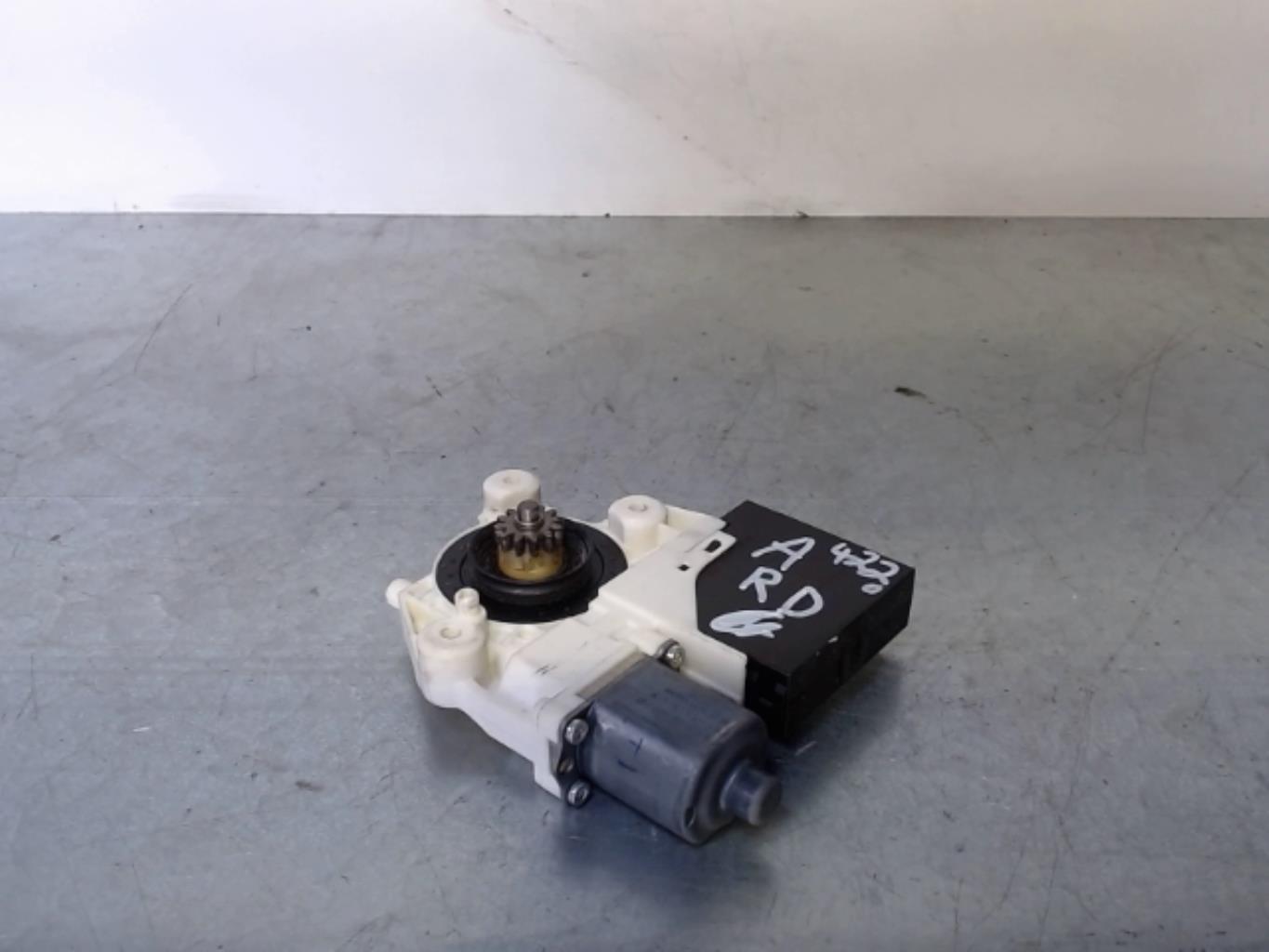 Motore alzacristalli posteriore destro FORD FOCUS 2 PHASE 1 BREAK Diésel - 1