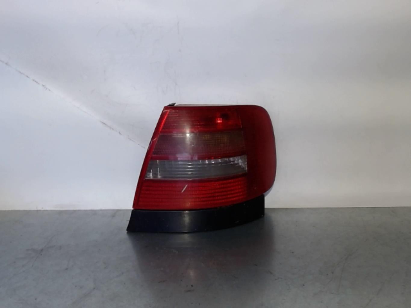 Fanale posteriore principale destro (luci) AUDI A4 1 PHASE 1 Diésel - 1