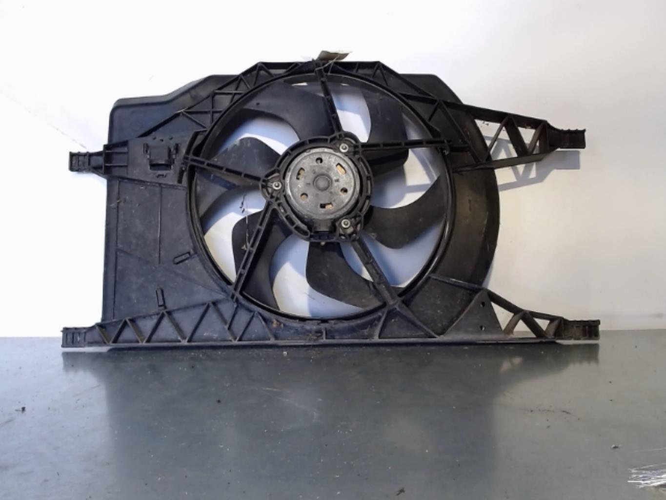 Moto ventilateur radiateur AUDI A4 3 AVANT PHASE 1 BREAK Diesel - 1