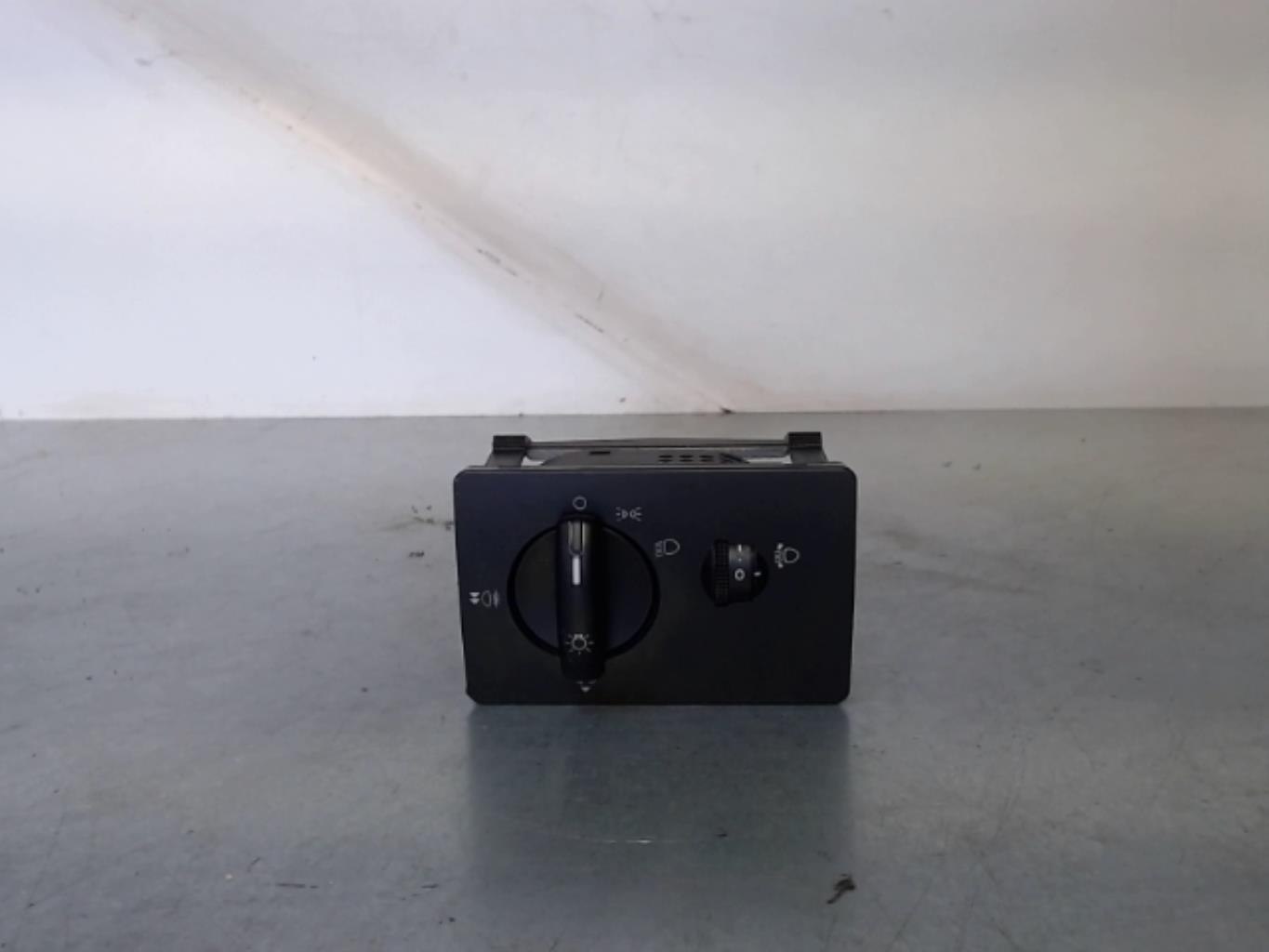 Commande de phare FORD FIESTA 5 PHASE 2 Diesel - 1