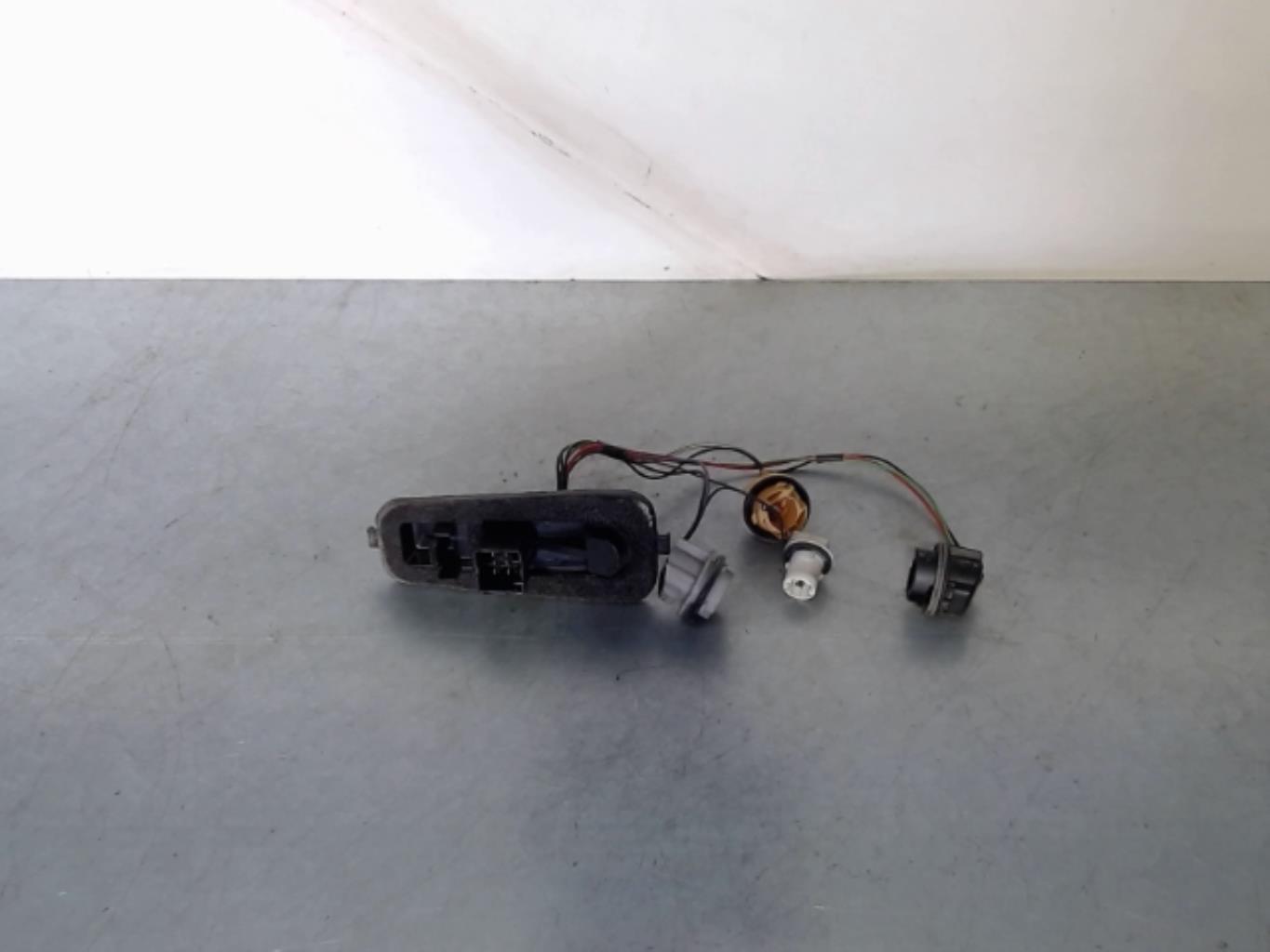 Base portalampade fanale posteriore sinistro FORD FIESTA 5 PHASE 2 Diésel - 1