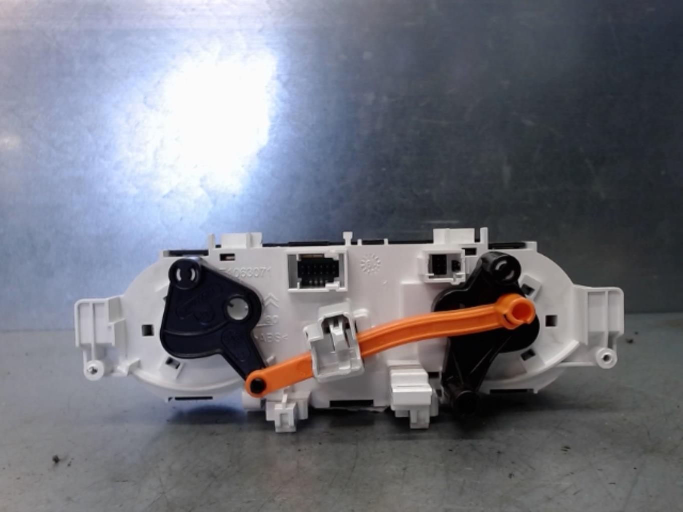 Commande chauffage PEUGEOT 208 1 PHASE 2 Essence - 1