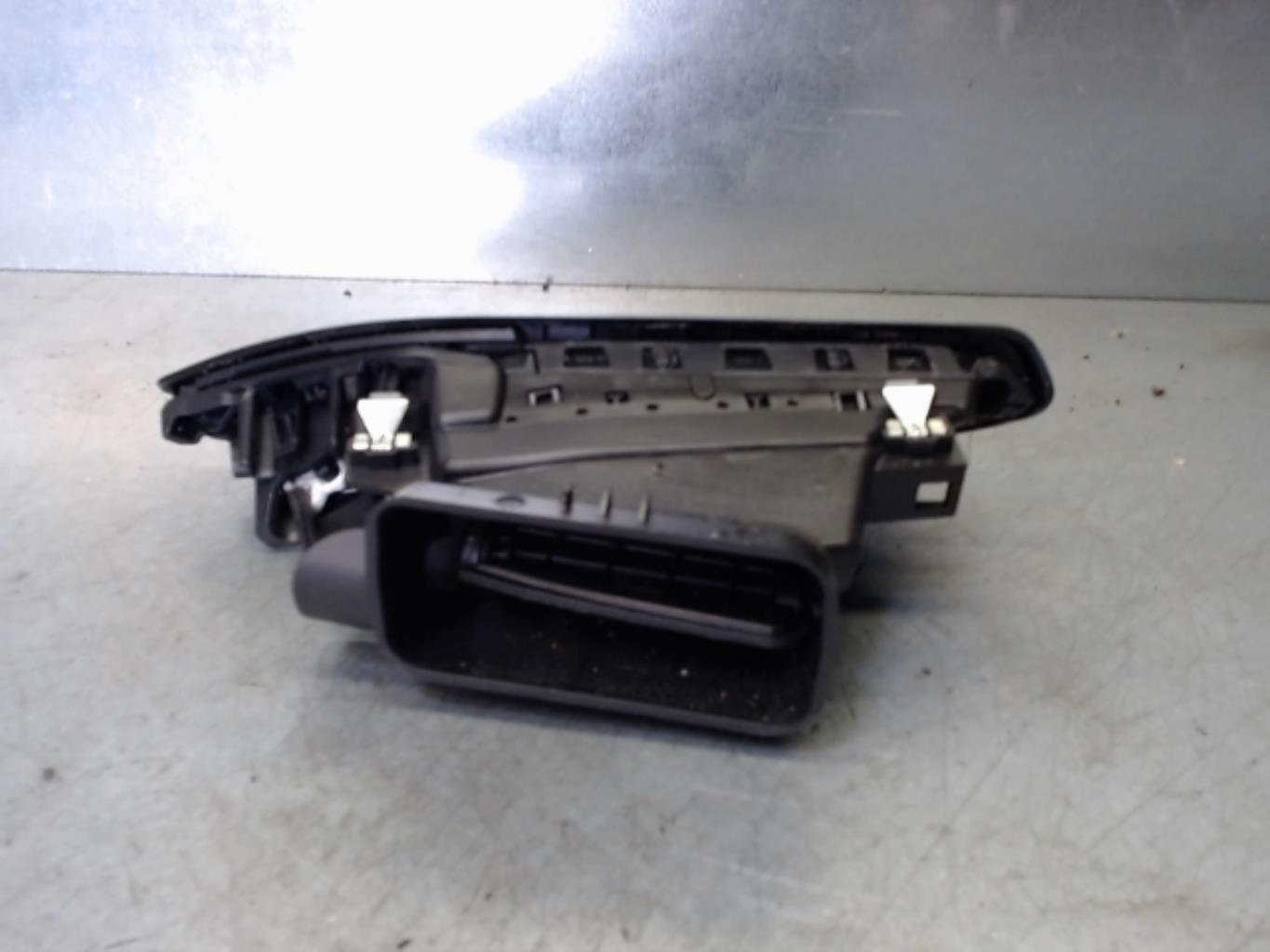 Bocchetta aerazione cruscotto anteriore sinistra PEUGEOT 208 1 PHASE 2 Gasolina - 1