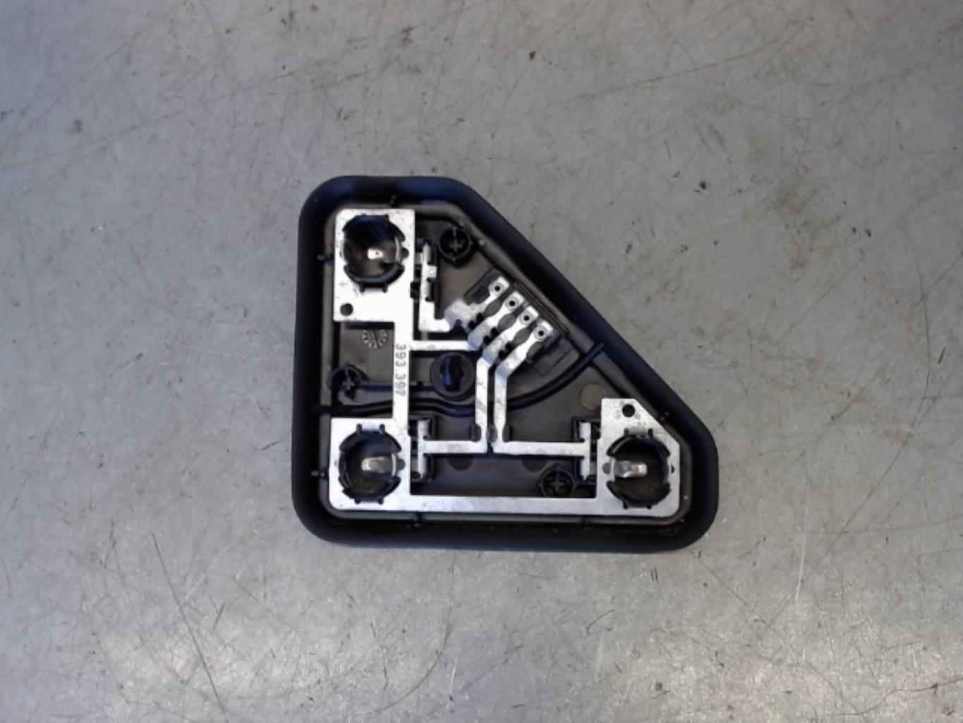 Base portalampade fanale posteriore sinistro BMW SERIE 5 E39 TOURING PHASE 2 BREAK Diésel - 1