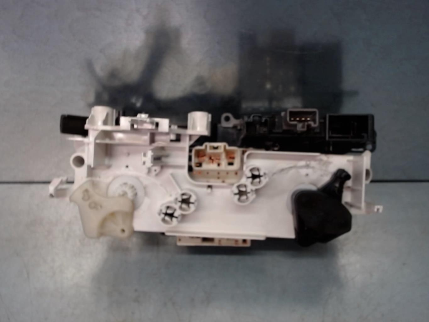 Commande chauffage TOYOTA YARIS 1 PHASE 1 Essence - 1