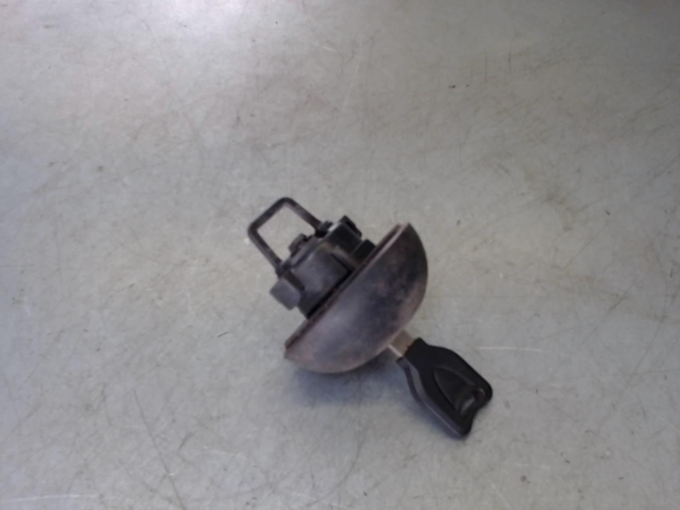 Bouchon de carburant RENAULT CLIO 2 PHASE 1 Essence - 1