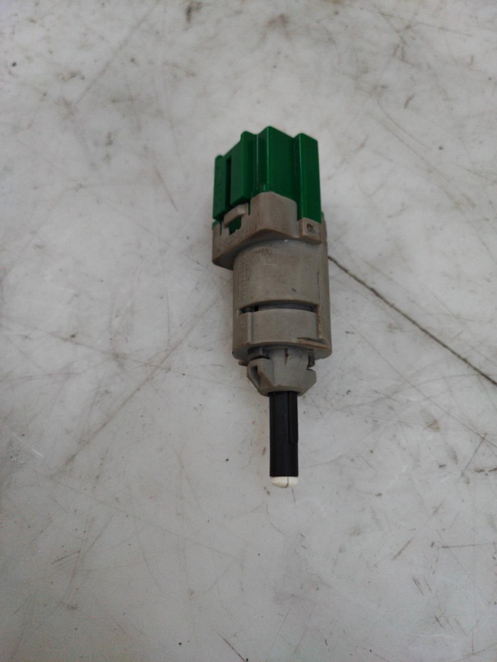 Contacteur feu stop DS DS3 PHASE 3 Essence - 1