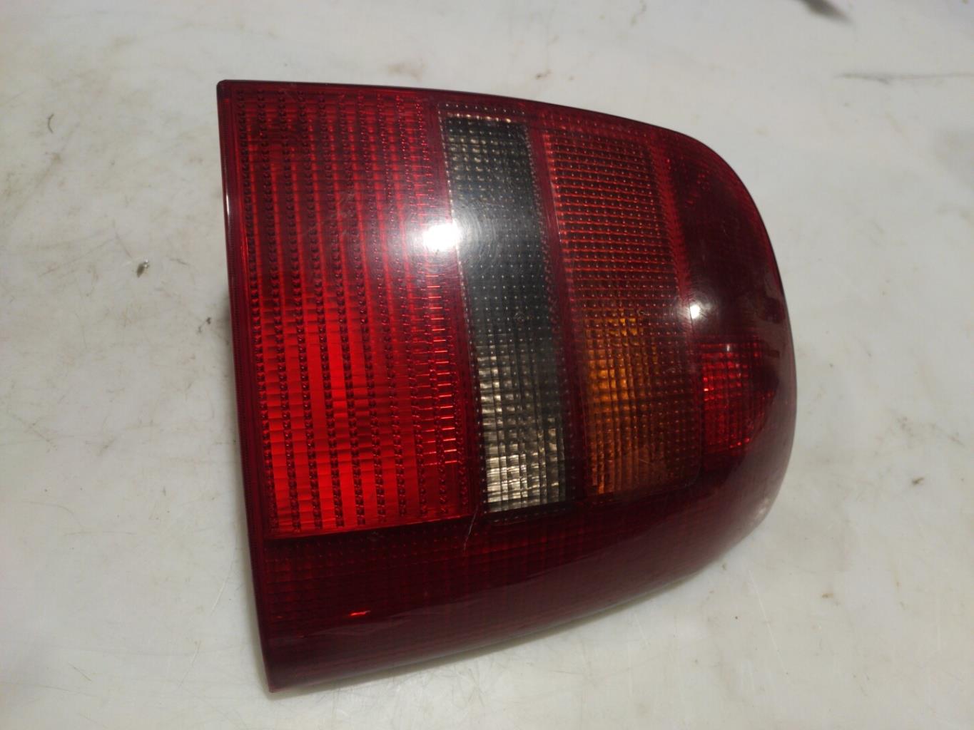 Fanale posteriore principale destro (luci) AUDI A4 1 AVANT PHASE 1 BREAK Diésel - 1