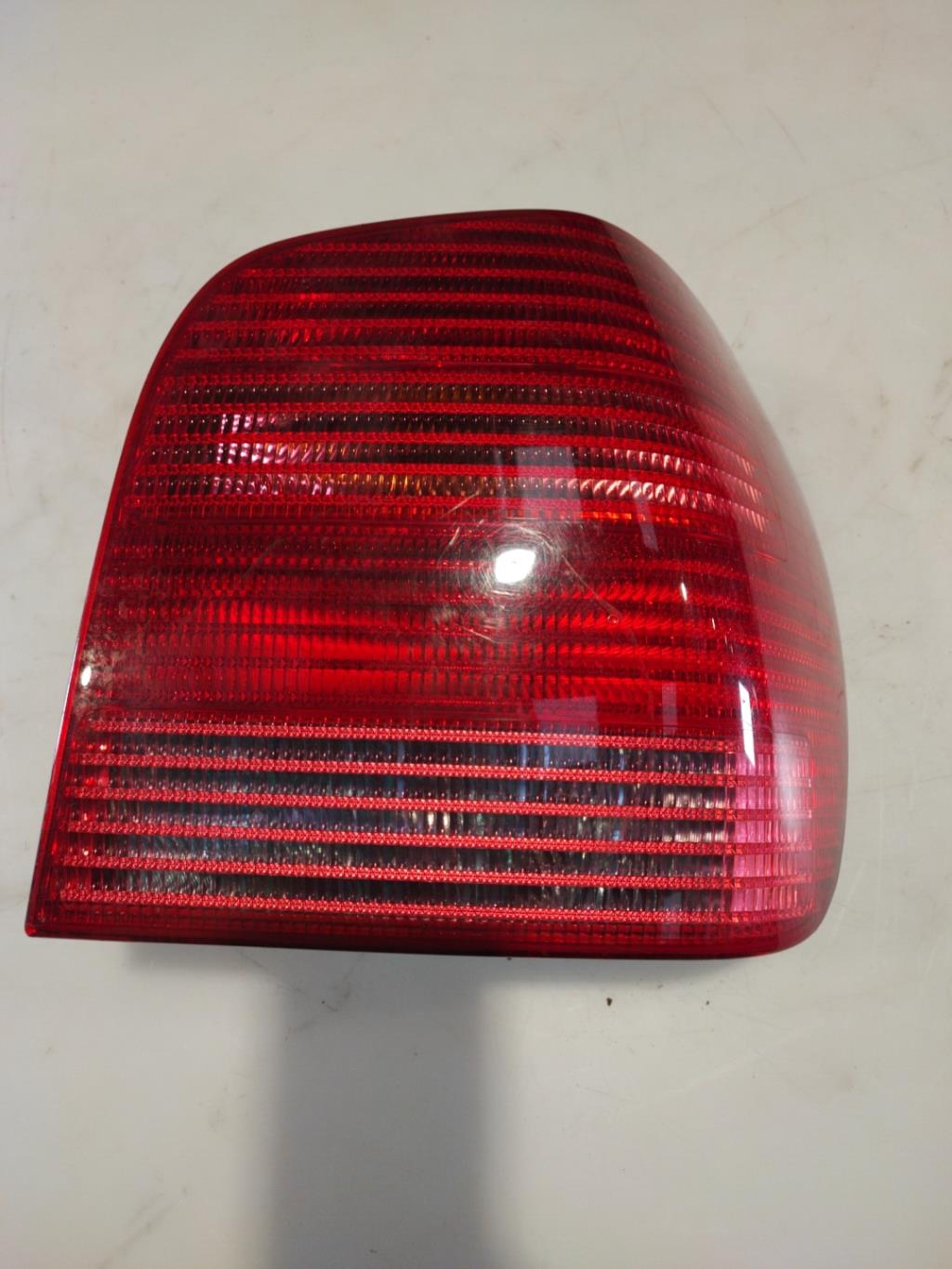 Fanale posteriore principale destro (luci) VOLKSWAGEN POLO 3 PHASE 1 Diésel - 1
