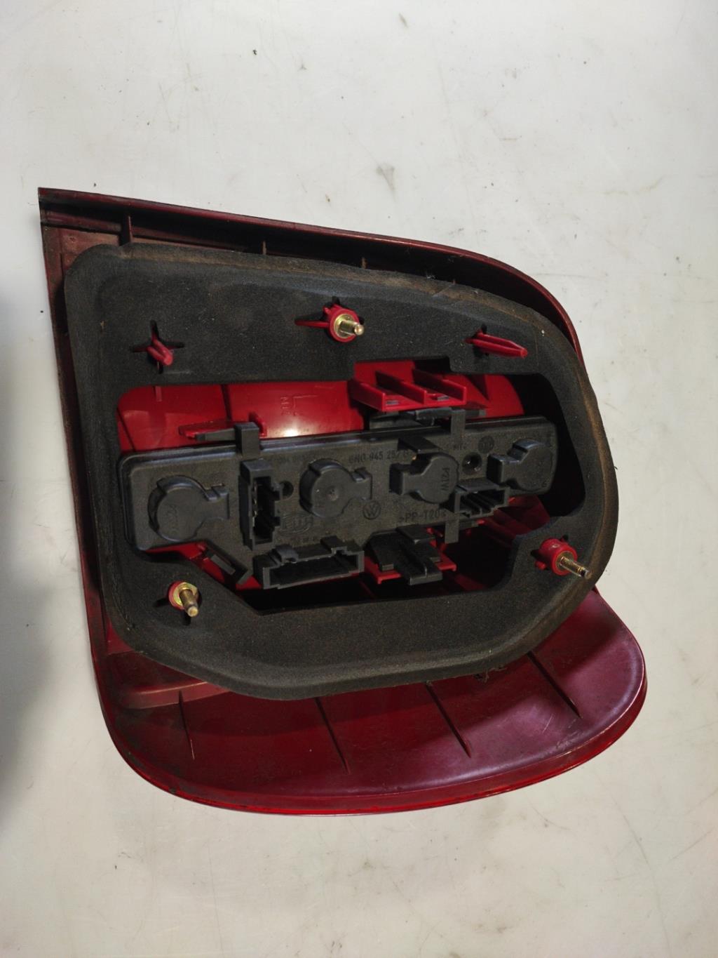 Fanale posteriore principale sinistro (luci) VOLKSWAGEN POLO 3 PHASE 1 Diésel - 1