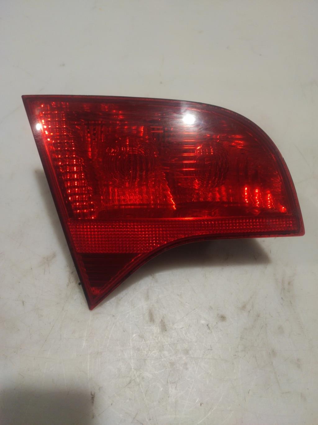 Feu arriere secondaire gauche (feux) AUDI A4 2 AVANT PHASE 2 BREAK Diesel - 1