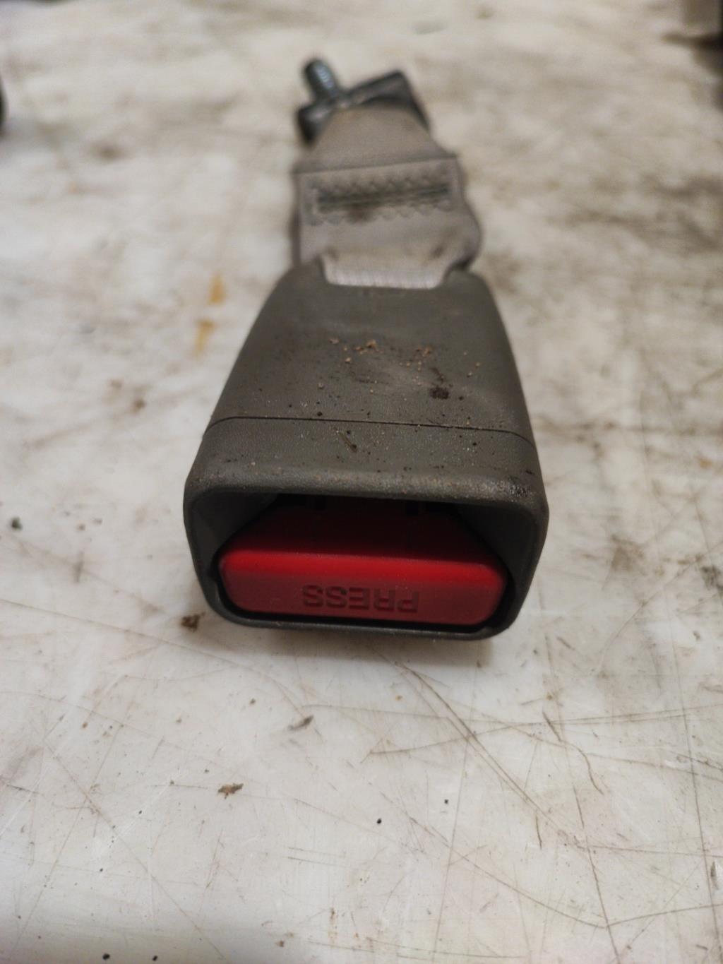 Attache ceinture centrale avant RENAULT MAXITY  - 1
