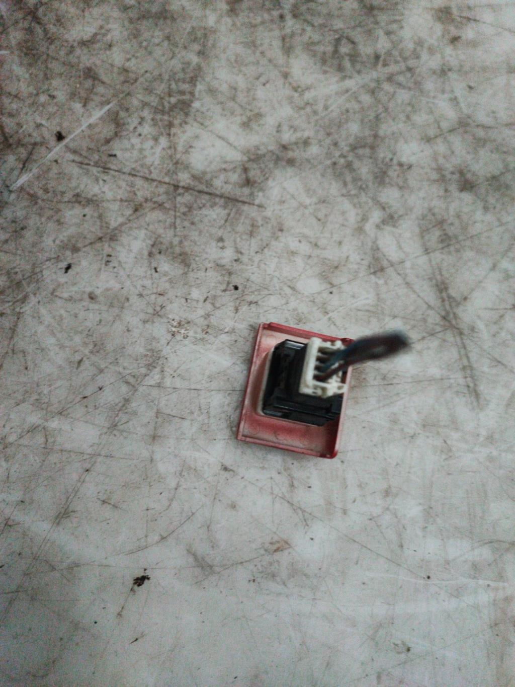 Bouton de warning RENAULT MAXITY  - 1