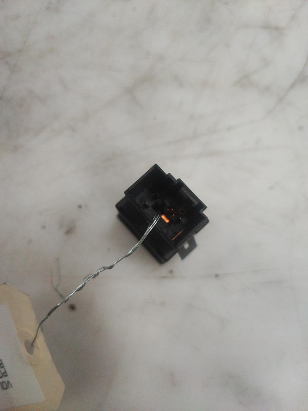 Bouton de warning VOLKSWAGEN POLO 4  - 1