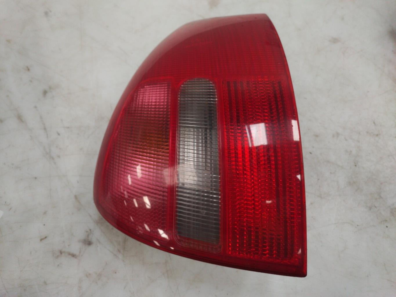 Fanale posteriore principale destro (luci) AUDI A6 2 PHASE 1 Diésel - 1