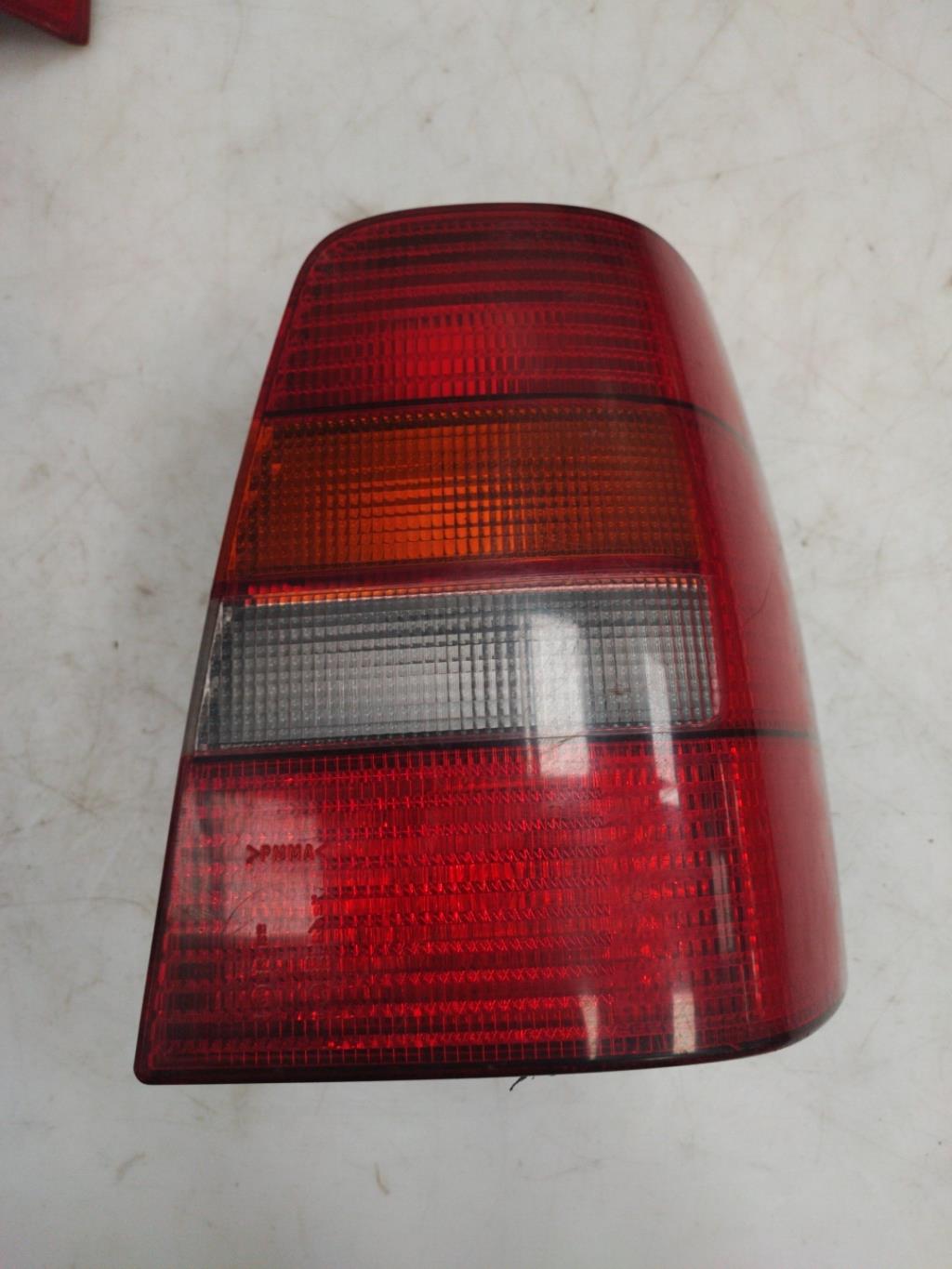 Fanale posteriore principale destro (luci) VOLKSWAGEN GOLF 3 BREAK Diésel - 1