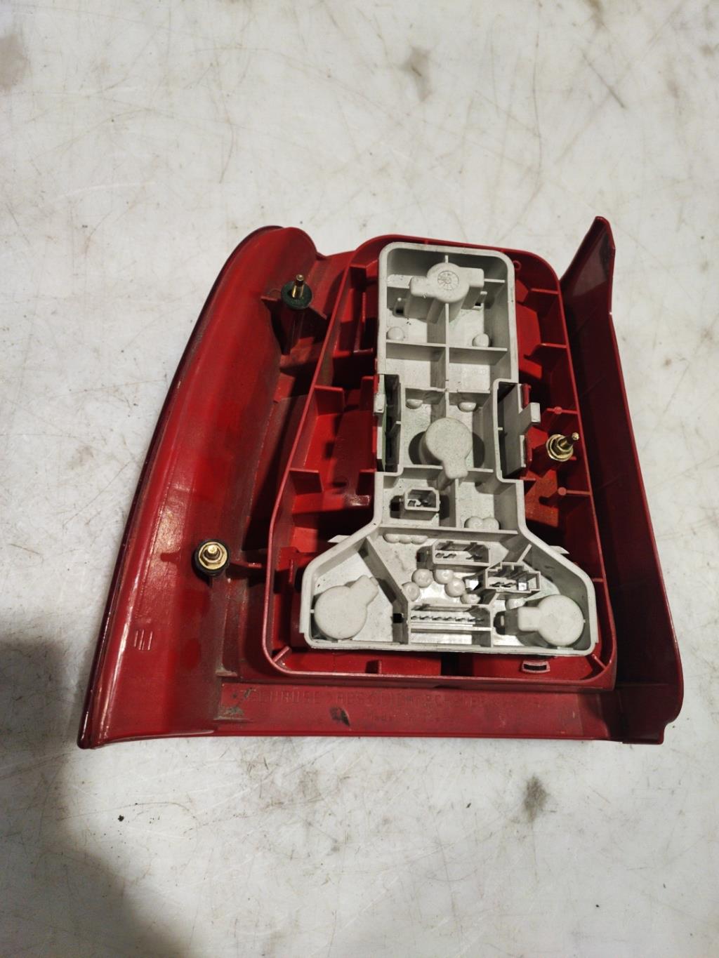 Fanale posteriore principale destro (luci) VOLKSWAGEN PASSAT 4 PHASE 1 Diésel - 1