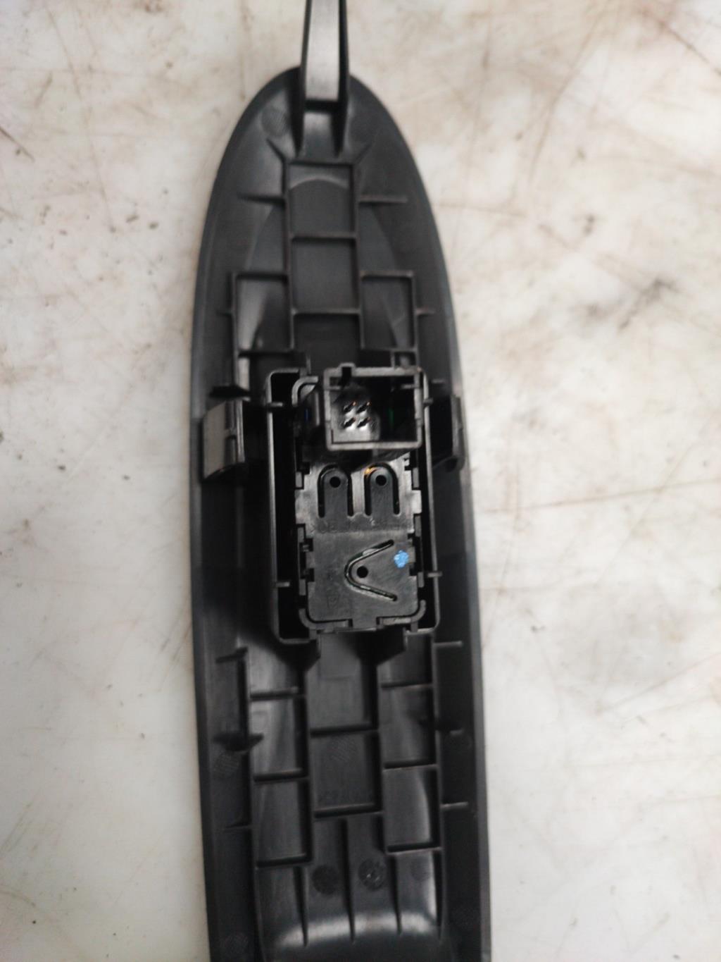 Interruttore lavacristalli anteriore destro CITROEN C4 2 PHASE 1 Diésel - 1