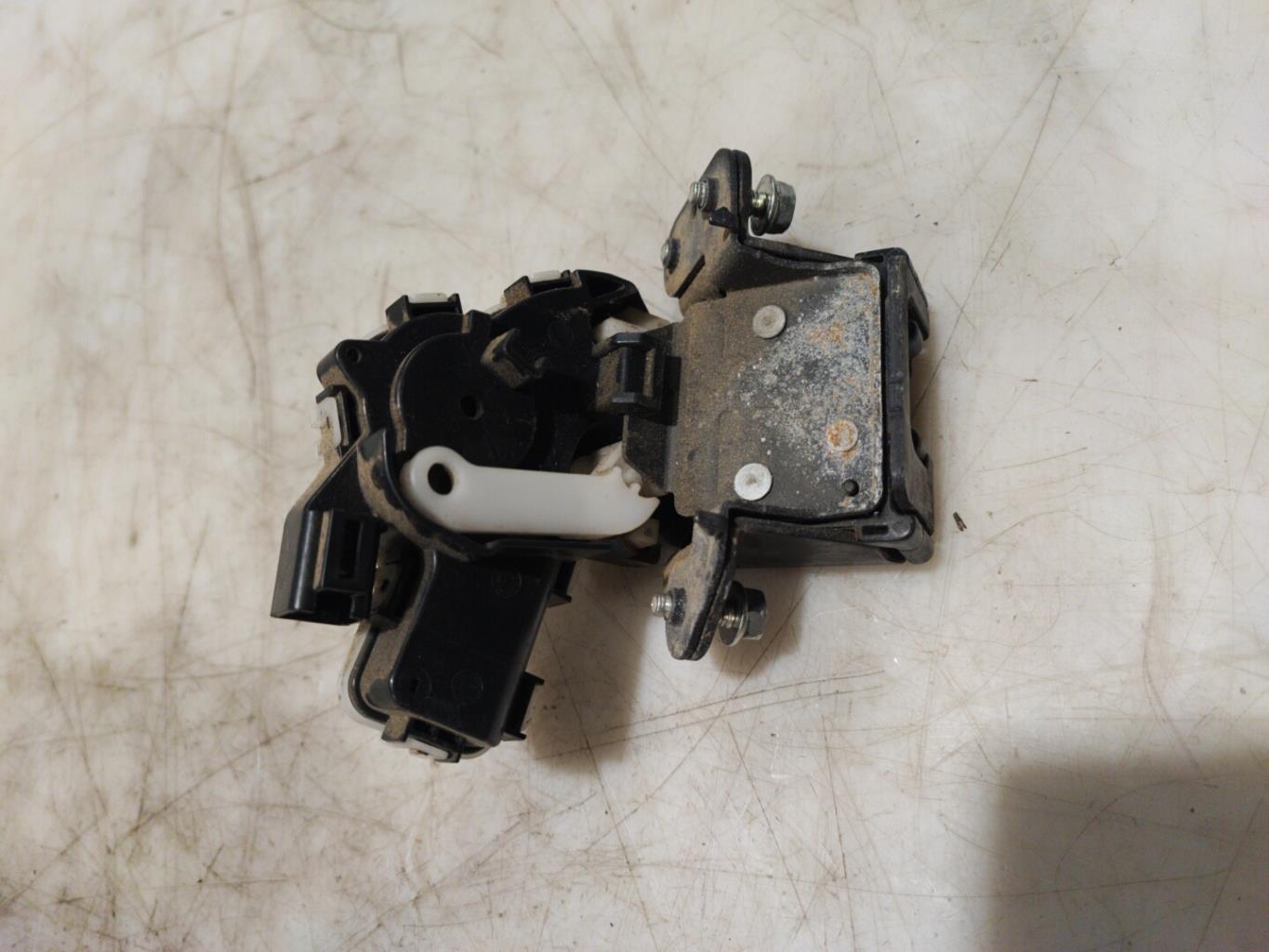 Serrure de coffre MAZDA 3 2 PHASE 1 Diesel - 1
