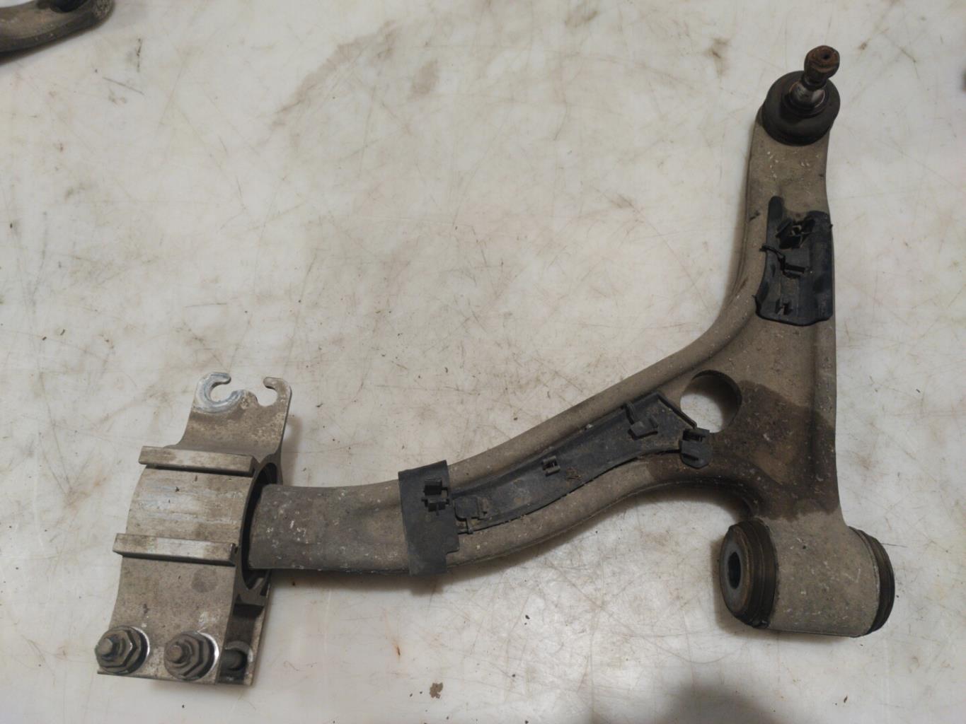 Triangolo anteriore sinistro MERCEDES CLASSE CLA 117  - 1