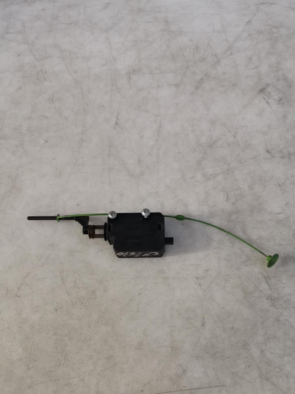 Attuatore chiavistello sportello carburante BMW X5 E53 Diésel - 1