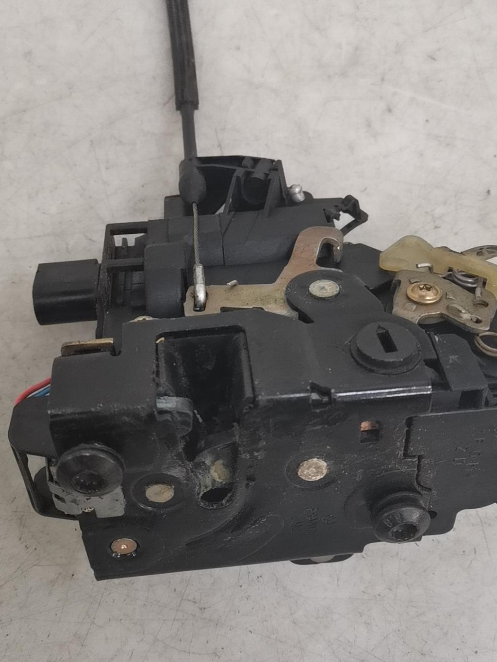 Serratura posteriore destra VOLKSWAGEN GOLF 4 Gasolina - 1