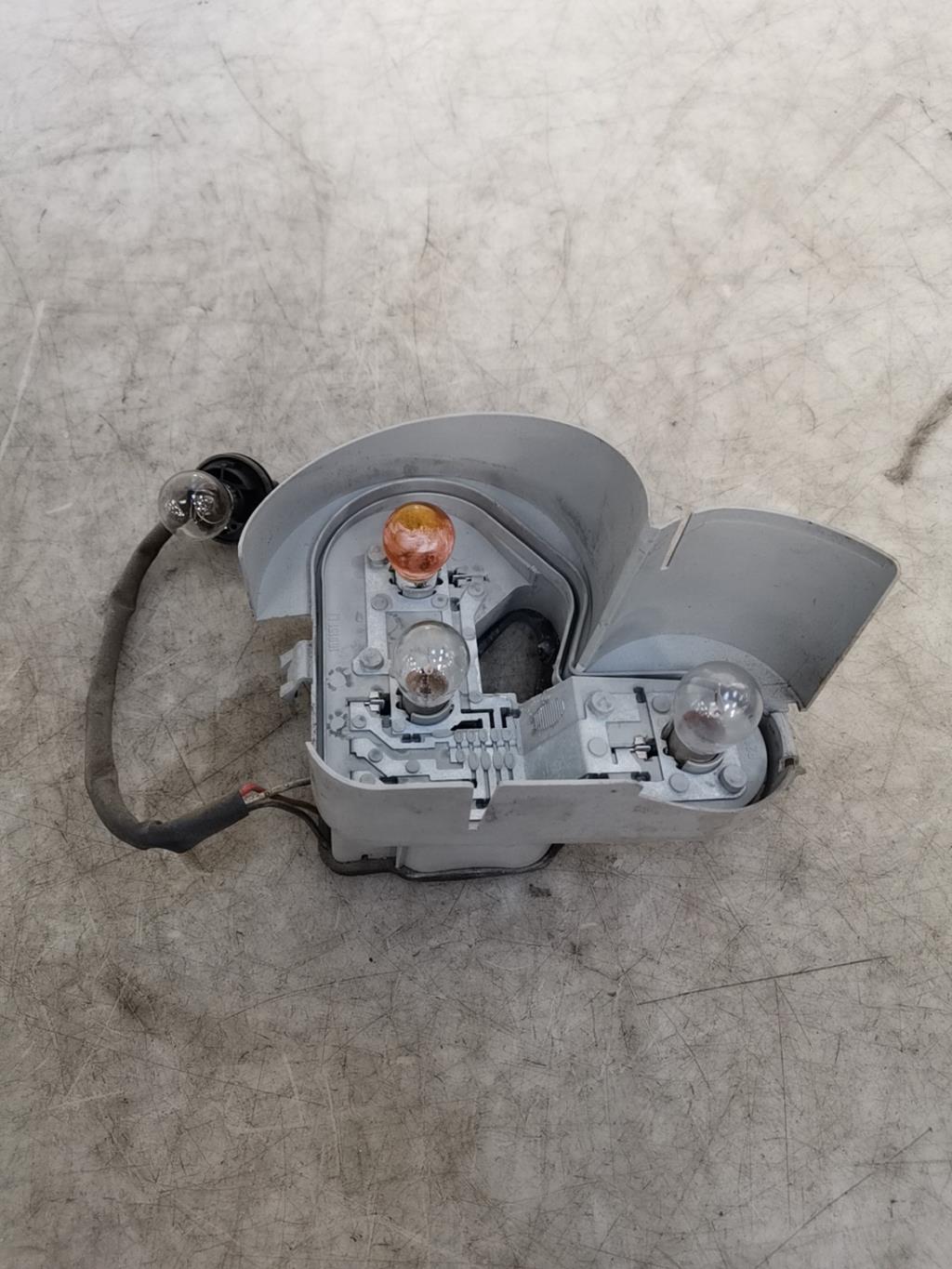 Base portalampade fanale posteriore sinistro RENAULT MEGANE 2 PHASE 1 CABRIOLET Diésel - 1