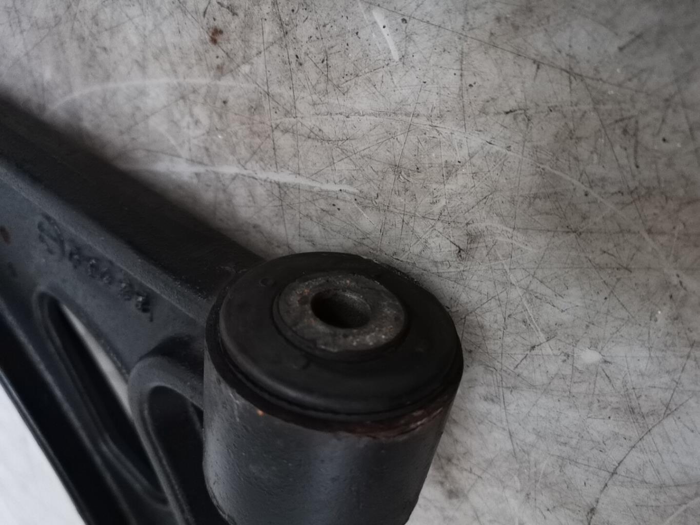 Triangolo inferiore anteriore sinistro AUDI A3 2  - 1