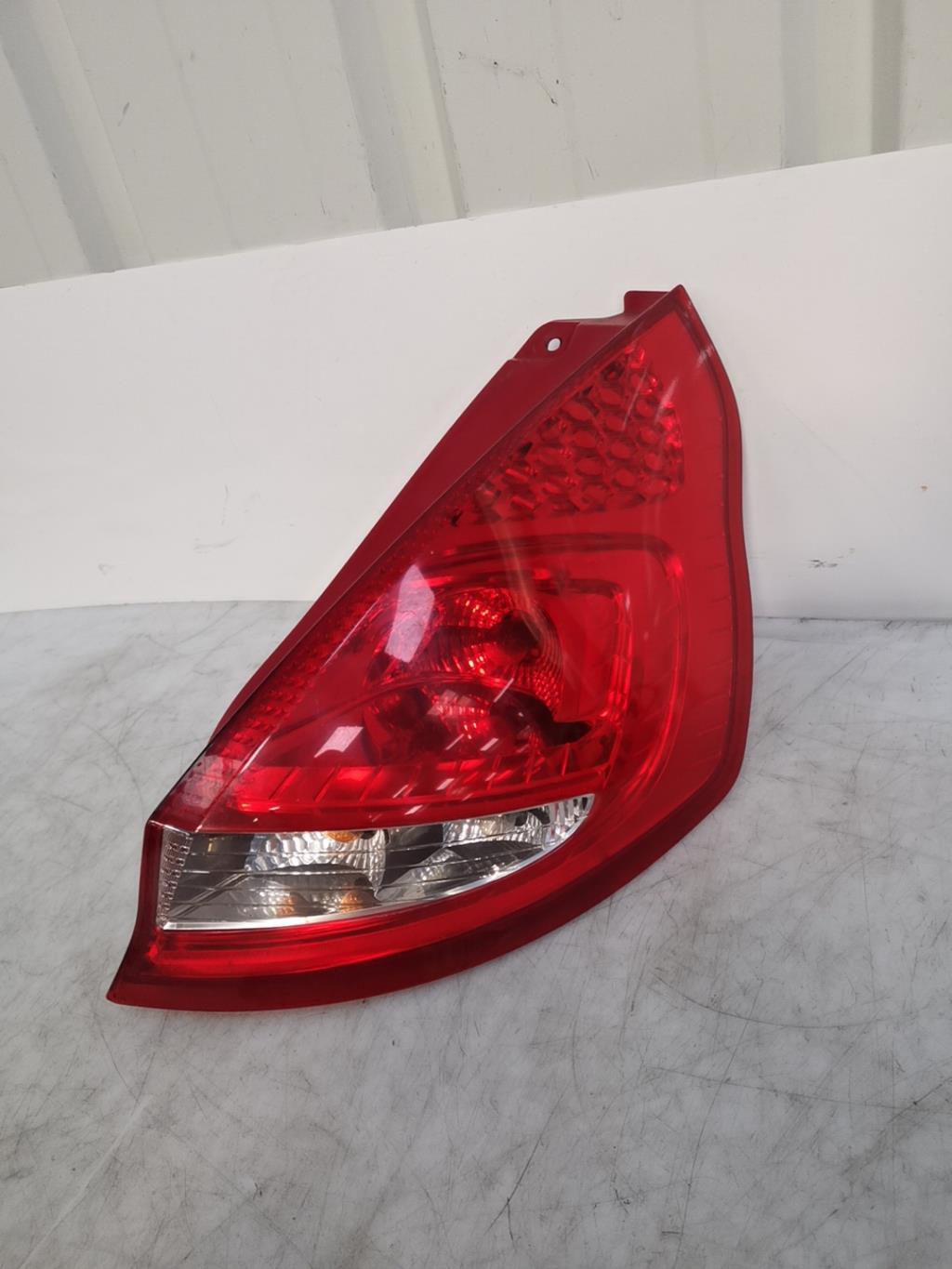 Fanale posteriore principale destro (luci) FORD FIESTA 6 PHASE 2 Diésel - 1
