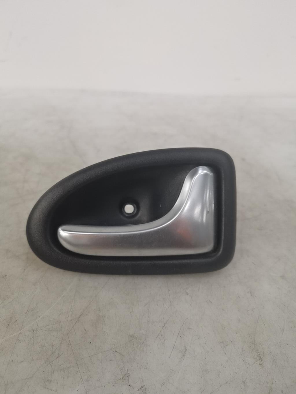 Maniglia interna posteriore destra RENAULT CLIO 2 PHASE 2 Gasolina - 1