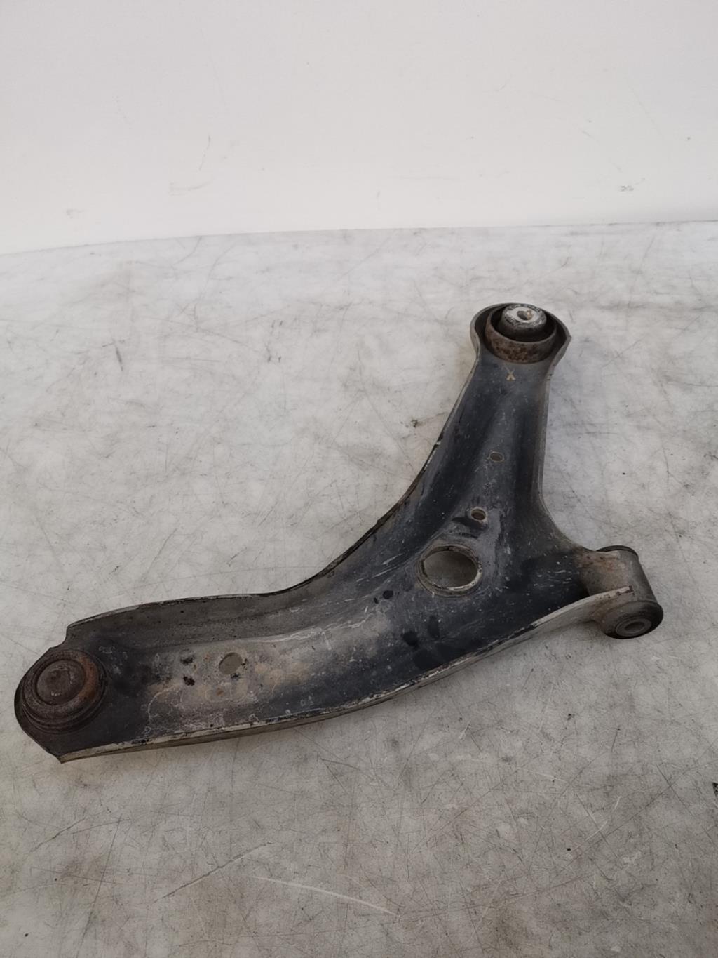 Triangolo inferiore anteriore sinistro FORD FIESTA 6 PHASE 2 Diésel - 1