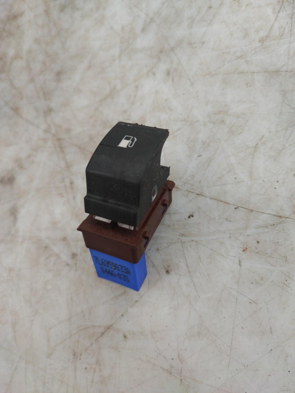 Attuatore chiavistello sportello carburante VOLKSWAGEN GOLF 5 Diésel - 1