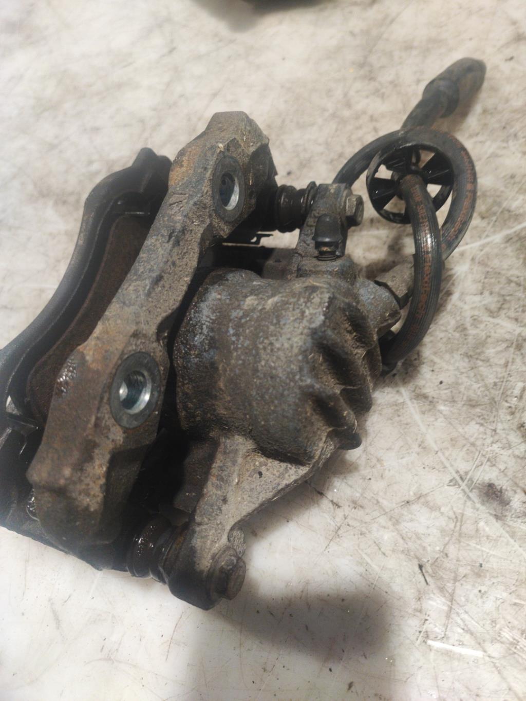Pinza freni anteriore sinistra PEUGEOT 208 1 PHASE 2 Diésel - 1