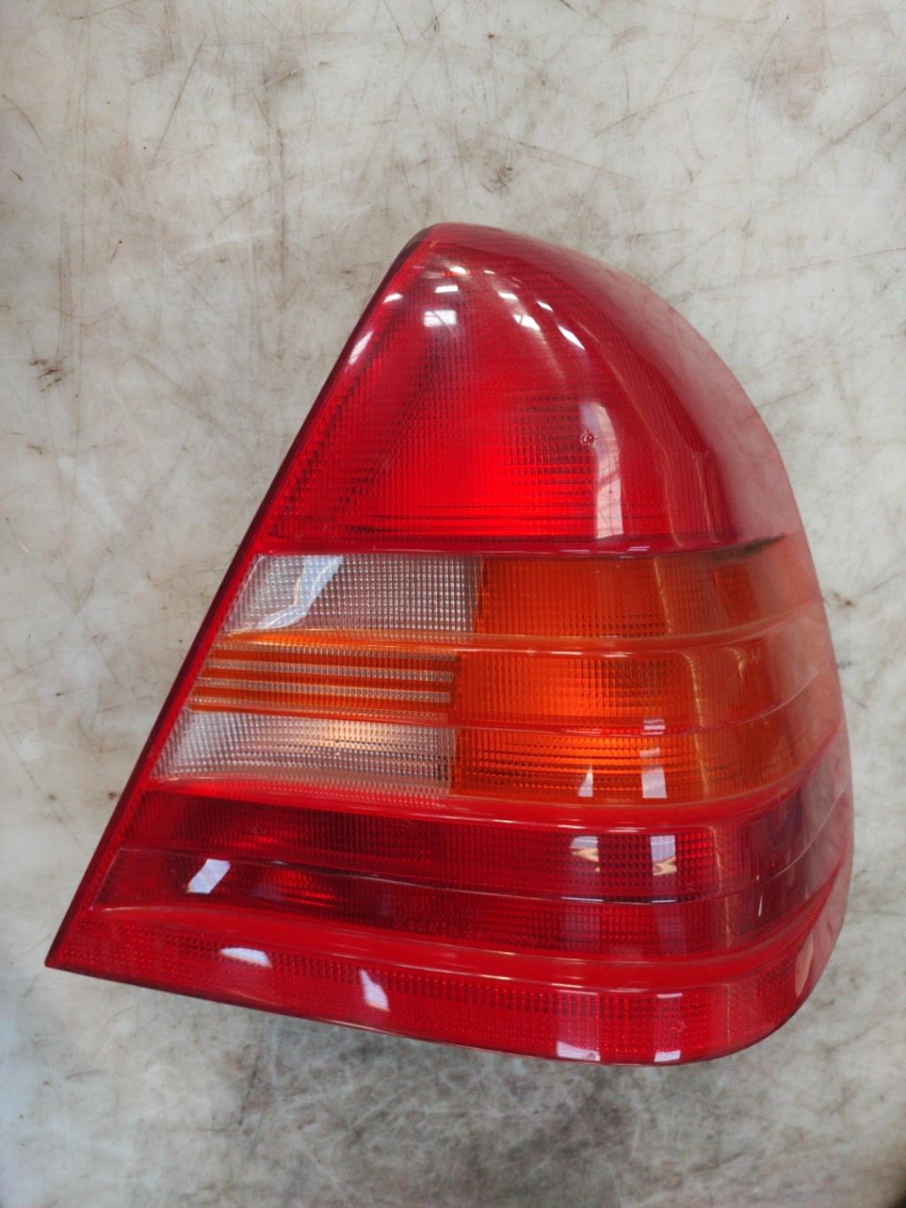 Fanale posteriore principale destro (luci) MERCEDES CLASSE C 202 PHASE 1 Gasolina - 1